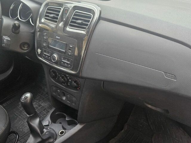 Белый Рено Логан, объемом двигателя 1 л и пробегом 240 тыс. км за 3999 $, фото 7 на Automoto.ua