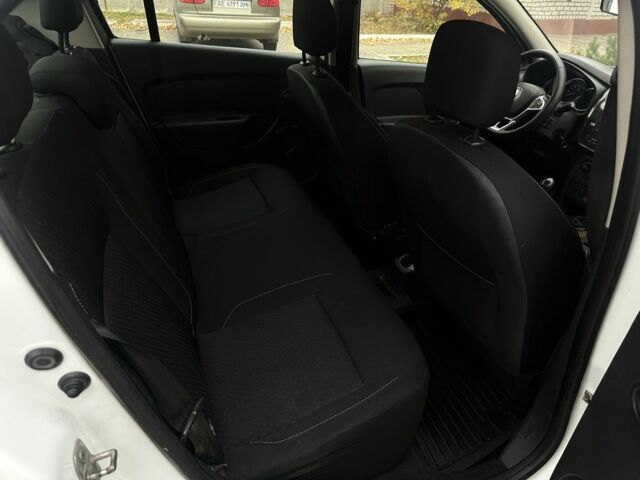 Белый Рено Логан, объемом двигателя 1 л и пробегом 242 тыс. км за 4500 $, фото 14 на Automoto.ua