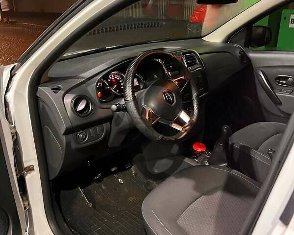 Білий Рено Логан, об'ємом двигуна 1 л та пробігом 196 тис. км за 5000 $, фото 7 на Automoto.ua