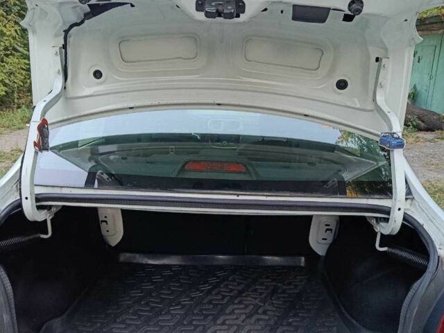 Білий Рено Логан, об'ємом двигуна 1 л та пробігом 190 тис. км за 4500 $, фото 8 на Automoto.ua