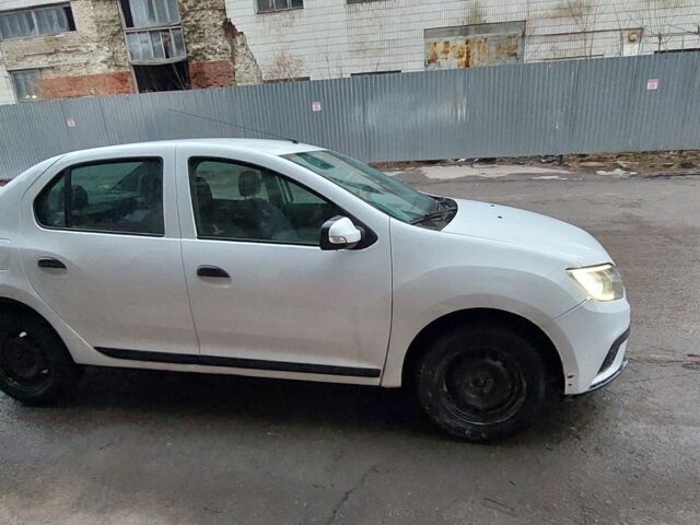 Белый Рено Логан, объемом двигателя 1 л и пробегом 194 тыс. км за 5100 $, фото 2 на Automoto.ua