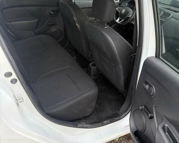 Белый Рено Логан, объемом двигателя 1 л и пробегом 90 тыс. км за 5300 $, фото 11 на Automoto.ua