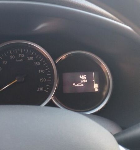 Белый Рено Логан, объемом двигателя 1.5 л и пробегом 140 тыс. км за 6700 $, фото 10 на Automoto.ua