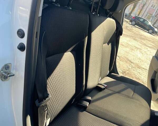 Рено Логан 2019 у Сумах на Automoto.ua Білий Рено Логан, об'ємом двигуна 1 л та пробігом 198 тис. км за 5500 $, фото 11 на Automoto.ua