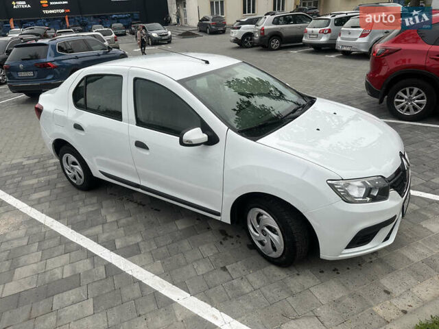 Белый Рено Логан, объемом двигателя 1 л и пробегом 132 тыс. км за 4999 $, фото 1 на Automoto.ua