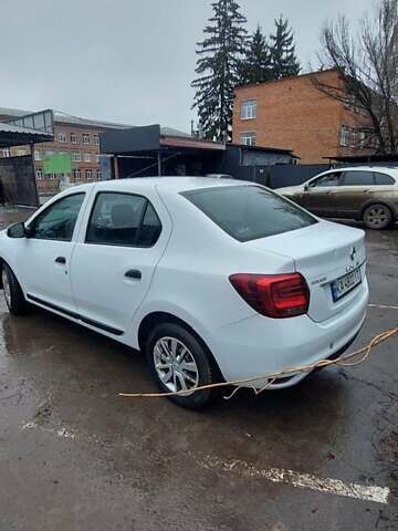 Белый Рено Логан, объемом двигателя 1 л и пробегом 188 тыс. км за 4900 $, фото 2 на Automoto.ua