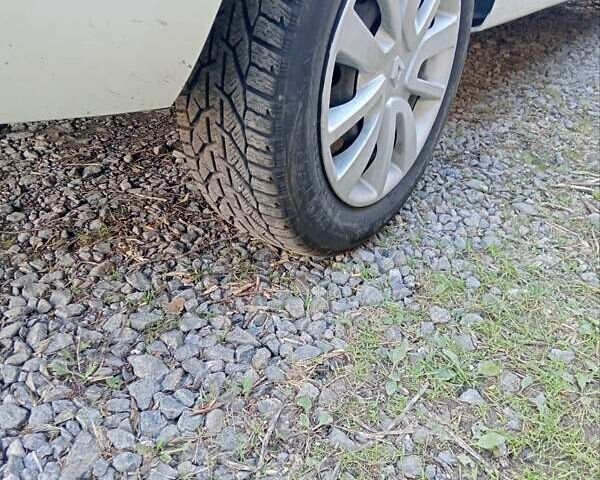 Білий Рено Логан, об'ємом двигуна 1 л та пробігом 115 тис. км за 7000 $, фото 7 на Automoto.ua