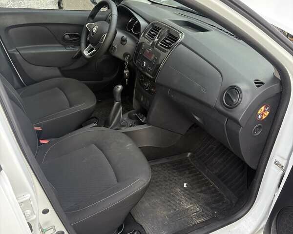 Белый Рено Логан, объемом двигателя 1 л и пробегом 90 тыс. км за 6999 $, фото 10 на Automoto.ua