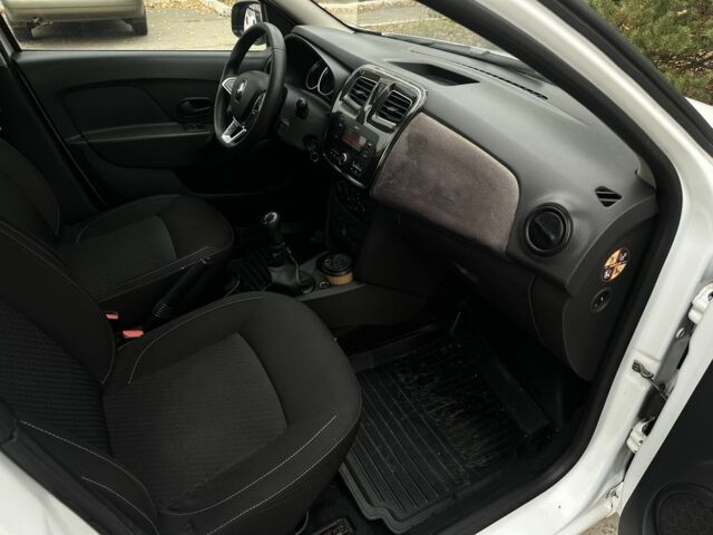 Белый Рено Логан, объемом двигателя 1 л и пробегом 242 тыс. км за 4500 $, фото 11 на Automoto.ua