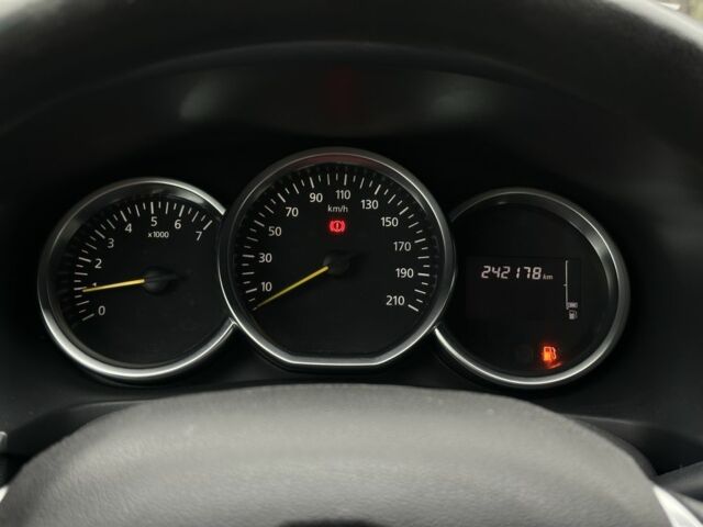 Белый Рено Логан, объемом двигателя 1 л и пробегом 242 тыс. км за 4500 $, фото 13 на Automoto.ua