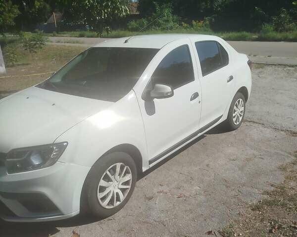 Белый Рено Логан, объемом двигателя 1 л и пробегом 175 тыс. км за 6900 $, фото 4 на Automoto.ua