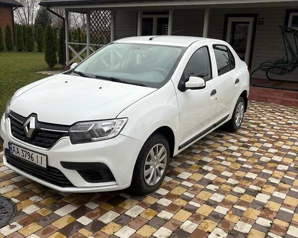 Белый Рено Логан, объемом двигателя 1 л и пробегом 90 тыс. км за 6999 $, фото 1 на Automoto.ua
