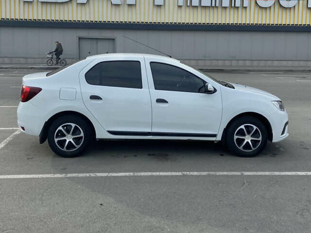 Белый Рено Логан, объемом двигателя 1 л и пробегом 157 тыс. км за 6600 $, фото 4 на Automoto.ua
