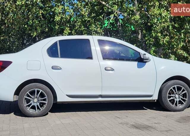 Білий Рено Логан, об'ємом двигуна 1 л та пробігом 114 тис. км за 7800 $, фото 2 на Automoto.ua