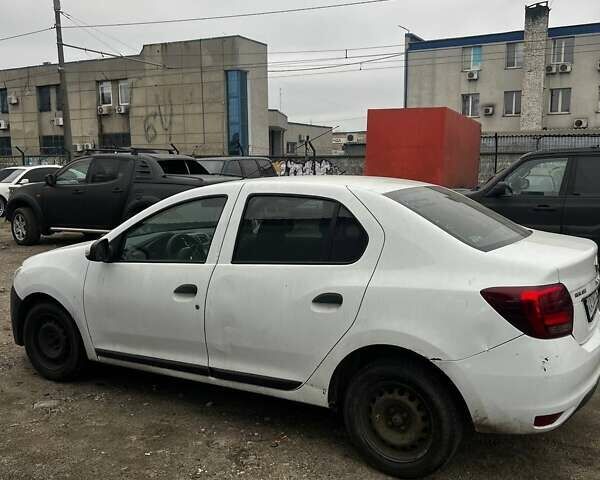 Белый Рено Логан, объемом двигателя 0.9 л и пробегом 352 тыс. км за 3400 $, фото 1 на Automoto.ua