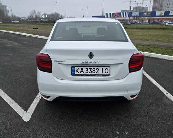 Белый Рено Логан, объемом двигателя 1 л и пробегом 252 тыс. км за 3800 $, фото 2 на Automoto.ua