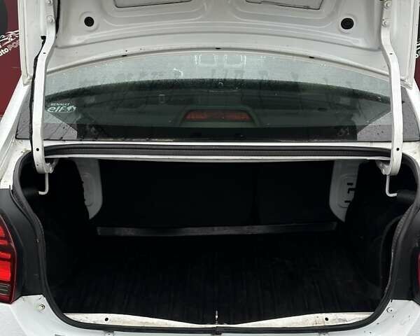 Белый Рено Логан, объемом двигателя 1 л и пробегом 194 тыс. км за 5500 $, фото 10 на Automoto.ua