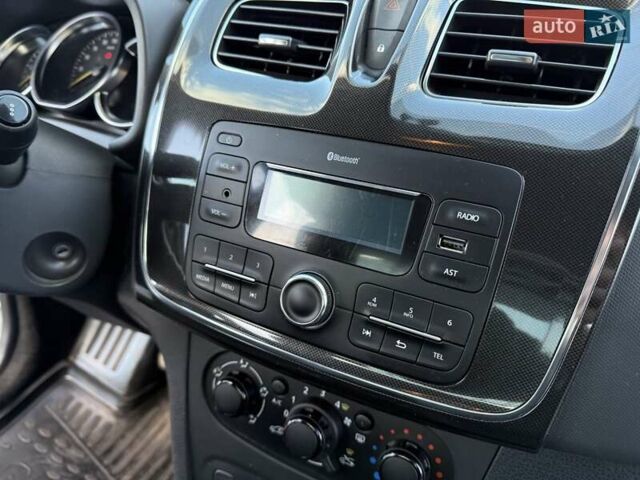 Рено Логан 2019 у Хмельницькому на Automoto.ua Білий Рено Логан, об'ємом двигуна 0.9 л та пробігом 86 тис. км за 5999 $, фото 35 на Automoto.ua