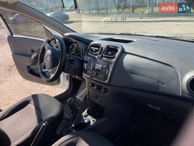 Рено Логан 2019 у Сумах на Automoto.ua Білий Рено Логан, об'ємом двигуна 1 л та пробігом 198 тис. км за 5500 $, фото 3 на Automoto.ua