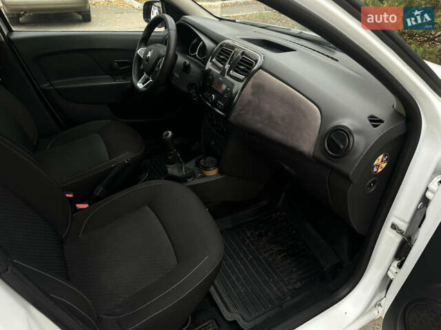 Белый Рено Логан, объемом двигателя 1 л и пробегом 242 тыс. км за 4500 $, фото 11 на Automoto.ua