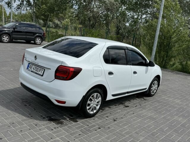 Белый Рено Логан, объемом двигателя 1 л и пробегом 202 тыс. км за 5700 $, фото 2 на Automoto.ua