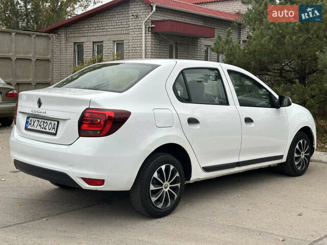 Белый Рено Логан, объемом двигателя 1 л и пробегом 242 тыс. км за 4500 $, фото 5 на Automoto.ua