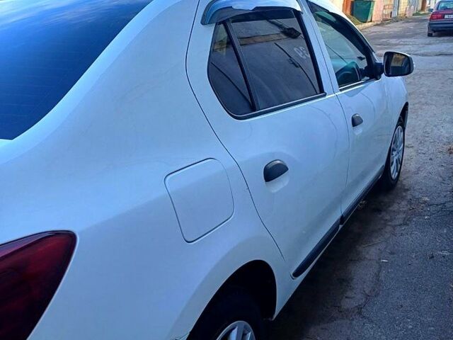 Белый Рено Логан, объемом двигателя 1 л и пробегом 111 тыс. км за 5000 $, фото 2 на Automoto.ua