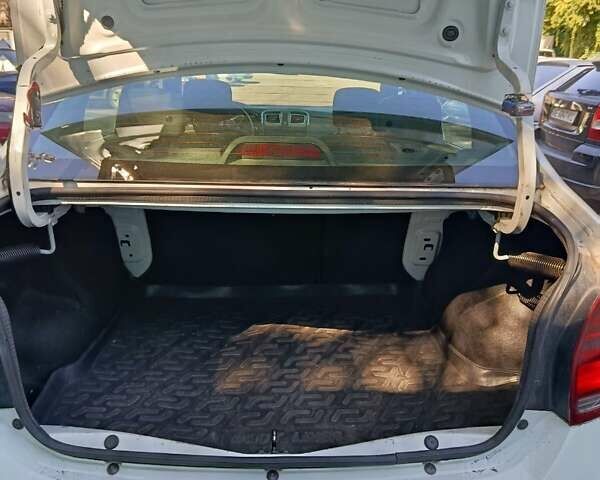 Білий Рено Логан, об'ємом двигуна 1 л та пробігом 190 тис. км за 4300 $, фото 11 на Automoto.ua