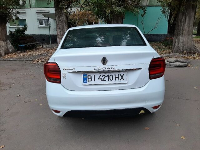 Белый Рено Логан, объемом двигателя 1 л и пробегом 140 тыс. км за 6200 $, фото 3 на Automoto.ua