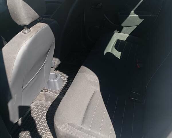 Білий Рено Логан, об'ємом двигуна 1 л та пробігом 220 тис. км за 4600 $, фото 4 на Automoto.ua