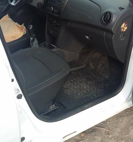 Білий Рено Логан, об'ємом двигуна 1 л та пробігом 162 тис. км за 5500 $, фото 9 на Automoto.ua