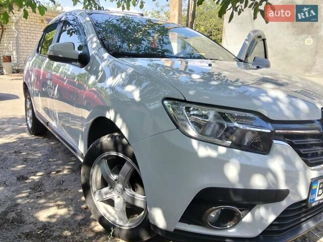 Рено Логан 2019 в Николаеве на Automoto.ua Белый Рено Логан, объемом двигателя 0.9 л и пробегом 76 тыс. км за 7700 $, фото 1 на Automoto.ua