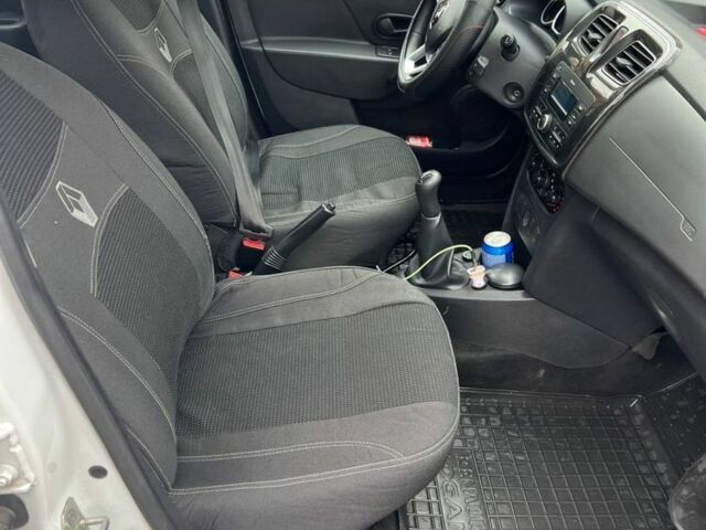 Белый Рено Логан, объемом двигателя 1 л и пробегом 265 тыс. км за 6000 $, фото 4 на Automoto.ua