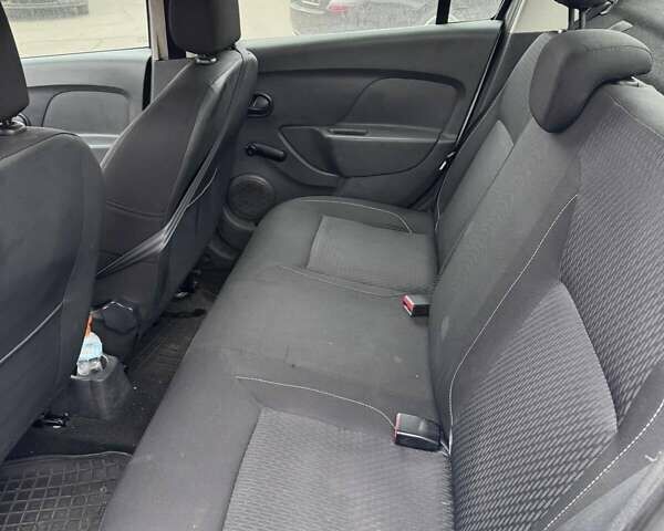 Белый Рено Логан, объемом двигателя 1 л и пробегом 249 тыс. км за 3400 $, фото 9 на Automoto.ua