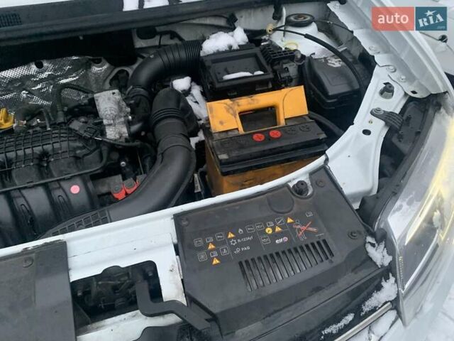 Білий Рено Логан, об'ємом двигуна 1 л та пробігом 89 тис. км за 4650 $, фото 13 на Automoto.ua