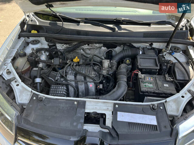 Білий Рено Логан, об'ємом двигуна 1 л та пробігом 254 тис. км за 4500 $, фото 12 на Automoto.ua