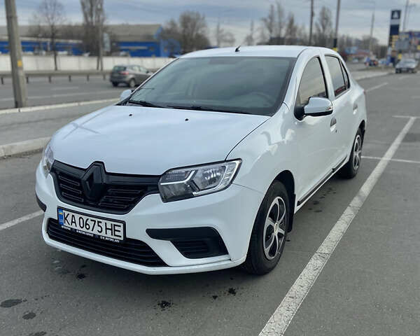 Белый Рено Логан, объемом двигателя 1 л и пробегом 157 тыс. км за 6600 $, фото 1 на Automoto.ua