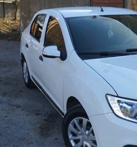 Белый Рено Логан, объемом двигателя 1.5 л и пробегом 140 тыс. км за 6700 $, фото 3 на Automoto.ua