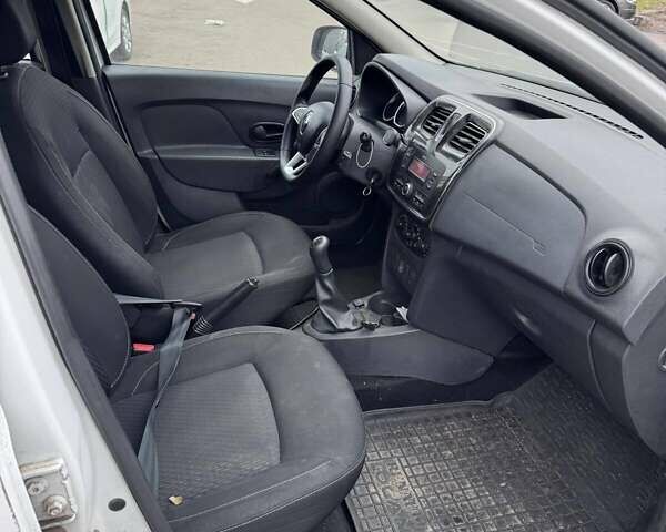 Белый Рено Логан, объемом двигателя 1 л и пробегом 249 тыс. км за 3400 $, фото 6 на Automoto.ua