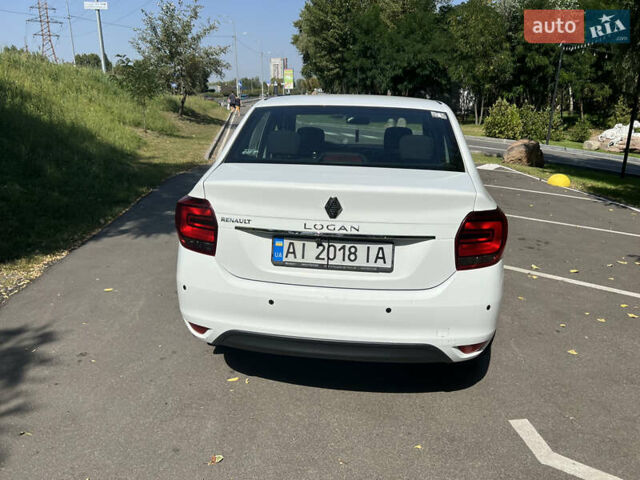 Белый Рено Логан, объемом двигателя 1 л и пробегом 253 тыс. км за 4999 $, фото 4 на Automoto.ua