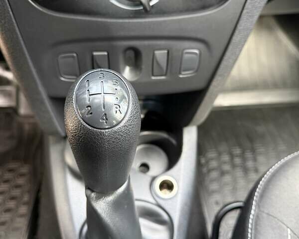 Белый Рено Логан, объемом двигателя 1 л и пробегом 81 тыс. км за 7450 $, фото 16 на Automoto.ua