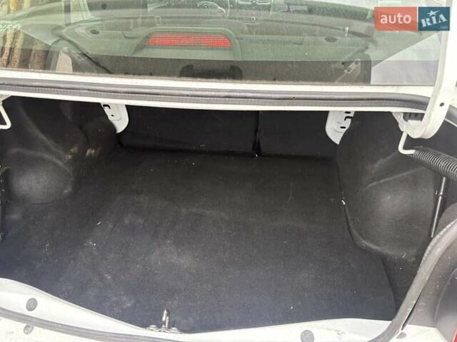 Белый Рено Логан, объемом двигателя 1 л и пробегом 90 тыс. км за 6999 $, фото 8 на Automoto.ua