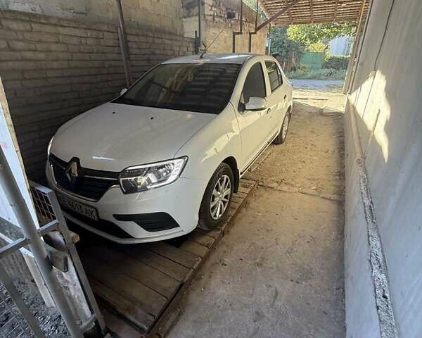 Білий Рено Логан, об'ємом двигуна 1 л та пробігом 97 тис. км за 7500 $, фото 1 на Automoto.ua