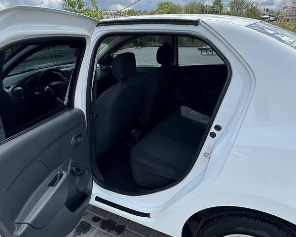 Рено Логан 2019 у Дніпро (Дніпропетровську) на Automoto.ua Білий Рено Логан, об'ємом двигуна 1 л та пробігом 205 тис. км за 5700 $, фото 10 на Automoto.ua