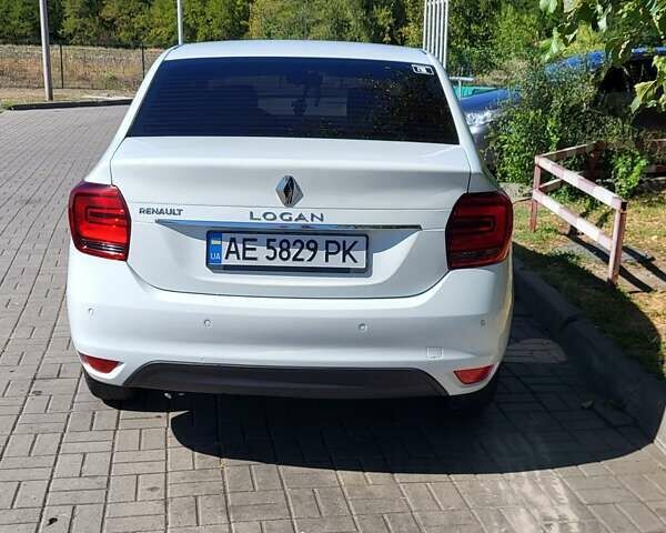 Білий Рено Логан, об'ємом двигуна 1 л та пробігом 114 тис. км за 7800 $, фото 5 на Automoto.ua