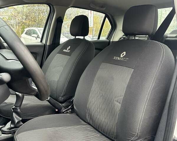 Белый Рено Логан, объемом двигателя 1 л и пробегом 194 тыс. км за 5500 $, фото 12 на Automoto.ua