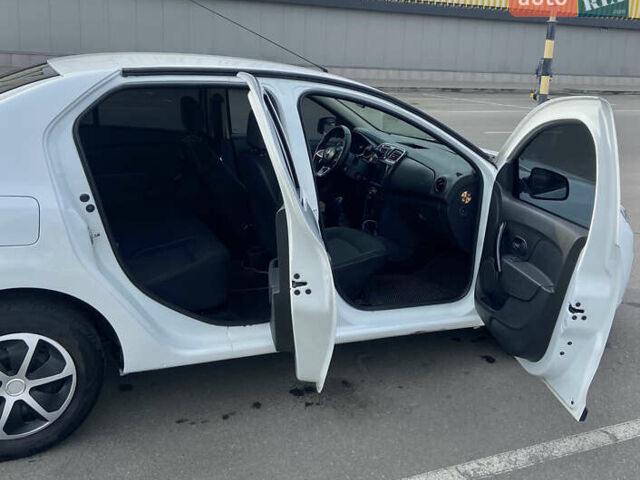 Белый Рено Логан, объемом двигателя 1 л и пробегом 157 тыс. км за 6600 $, фото 9 на Automoto.ua