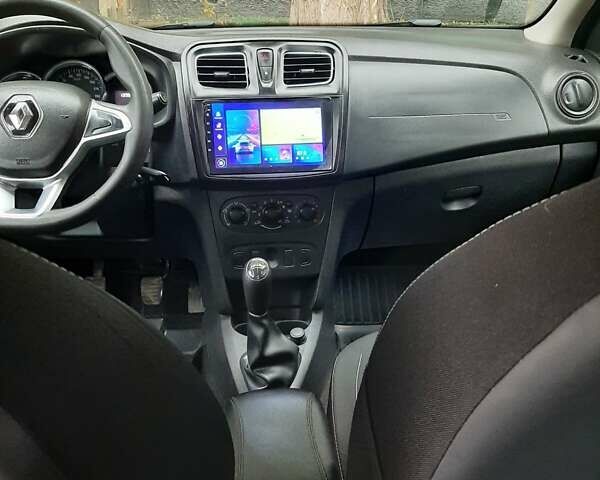 Белый Рено Логан, объемом двигателя 1 л и пробегом 140 тыс. км за 6000 $, фото 7 на Automoto.ua