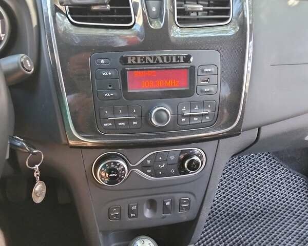 Рено Логан 2019 в Николаеве на Automoto.ua Белый Рено Логан, объемом двигателя 0.9 л и пробегом 76 тыс. км за 7700 $, фото 3 на Automoto.ua