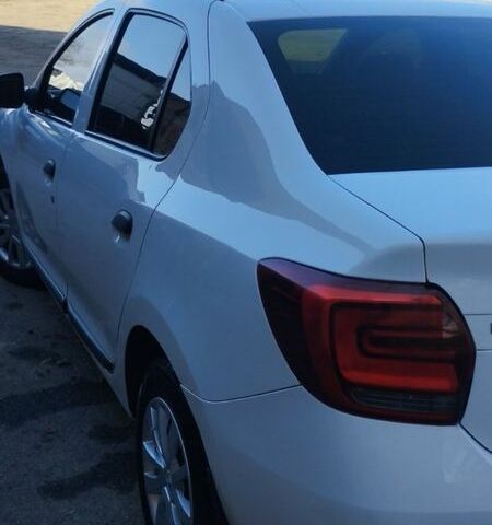 Белый Рено Логан, объемом двигателя 1.5 л и пробегом 140 тыс. км за 6700 $, фото 1 на Automoto.ua